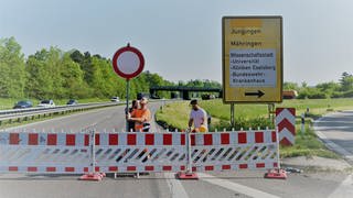 Die Bundesstraße 10 zwischen der Ausfahrt Universität und der A8-Autobahnausfahrt Ulm-West in Richtung Norden wird ab Montag  wegen Bauarbeiten voll gesperrt. 