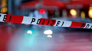 Wegen eines Gasalarms in Amstetten ist ein Großaufgebot von Feuerwehr und Polizei im Einsatz. 