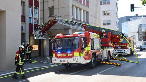 Nach einem Fassandenbrand in der Neuen Straßen ist in der Innenstadt in Ulm ein Verkehrschaos ausgebrochen.