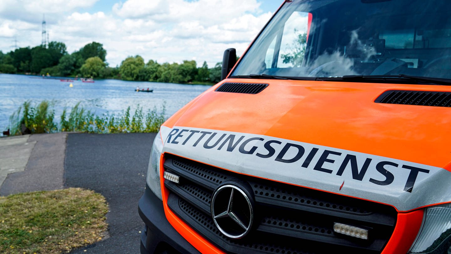 77-jährige Frau stirbt am Montag nach einem Badeunfall an Badesee bei Thannhausen im Kreis Günzburg. (Symbolbild)