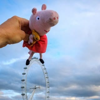 Neben dem Legoland in Günzburg soll 2024 ein Freizeitpark rund um das Schwein Peppa Pig eröffnen.