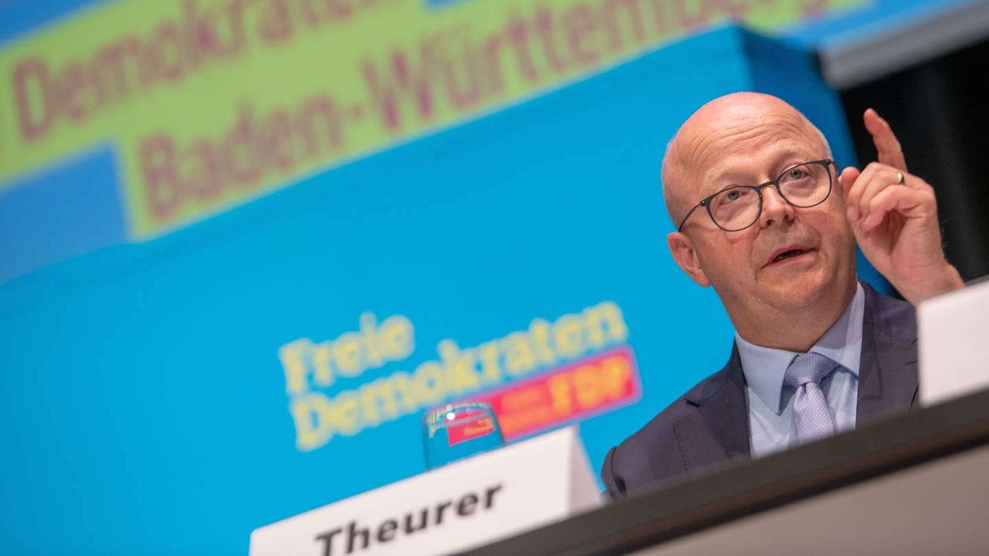 Der Landesvorsitzende der FDP, Michael Theurer, beim Parteitag in Heidenheim