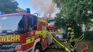 Die Feuerwehr im Einsatz - im Kindergarten Heilig-Geist in Günzburg hat am Samstag (15.7) ein Dachstuhl gebrannt. 
