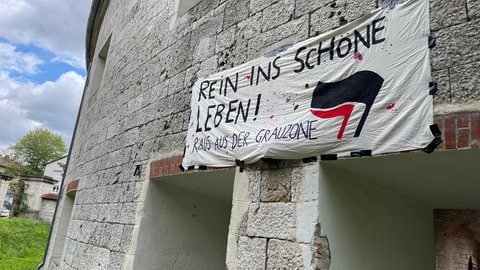 Plakat für das Gegenfestival "Rein ins schöne Leben" - Protestveranstaltung gegen das Deutschrock-Festival "Rock dein Leben" in Laichingen