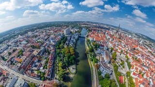 Ulm und Neu-Ulm locken immer mehr Reisende an. Laut der Touristik-Gesellschaft der beiden Städte wird die Zahl der Übernachtungen in diesem Jahr erstmals die Millionenmarke übersteigen. 
