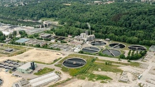 Luftaufnahme Klärwerk Steinhäule. Das Klärwerk Steinhäule bei Neu-Ulm. Hier wird zwei mal pro Woche ein Abwasserscreening auf das Corona-Virus vorgenommen.