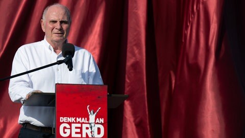 Uli Hoeneß bei seiner Rede anlässliche der Enthüllung einer Gerd Müller-Statue