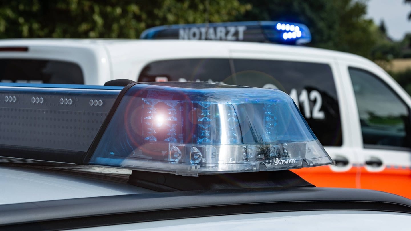 Bei einem Busunfall in Dillingen an der Donau wurden zehn Kinder und Jugendliche leicht verletzt. (Symbolbild)