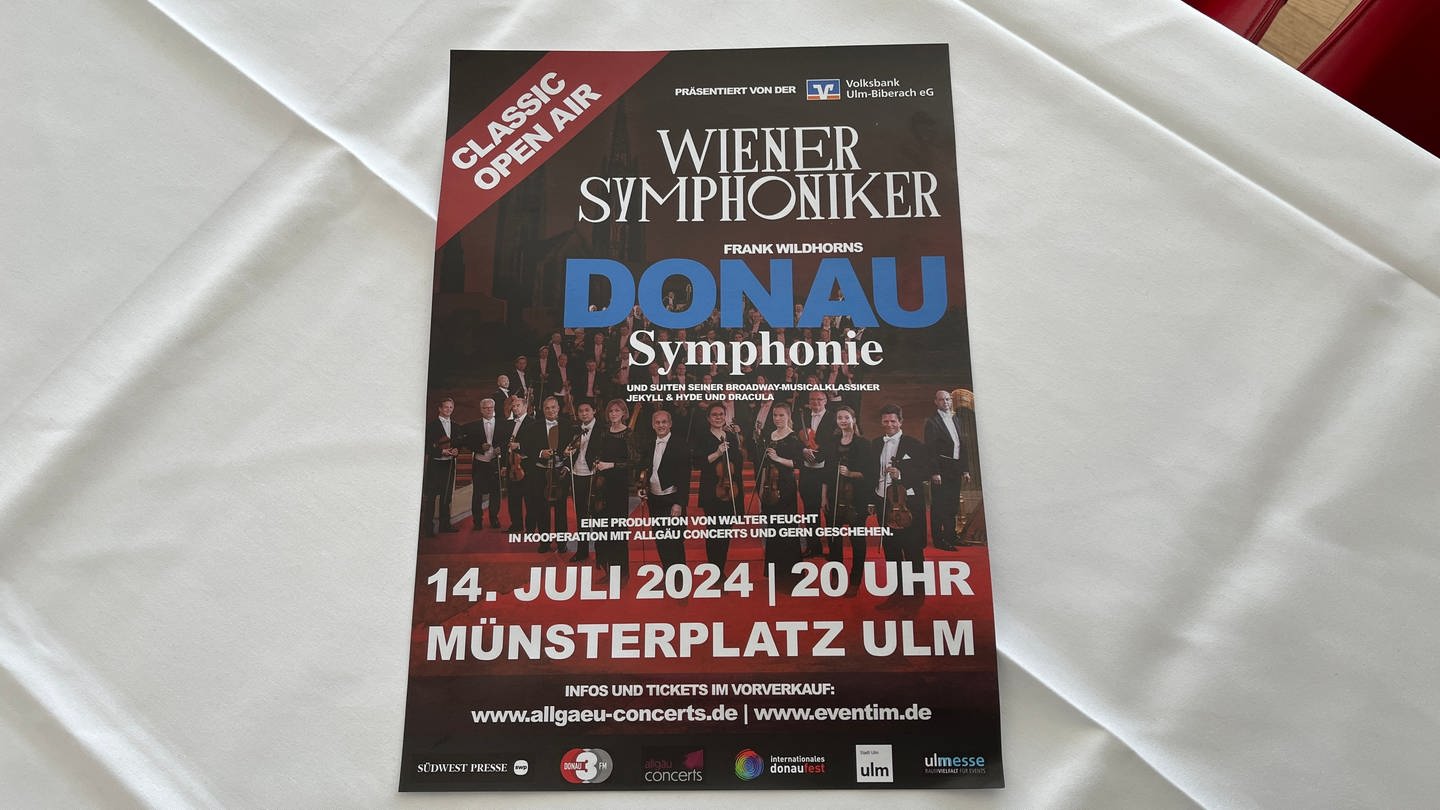 Das Plakat für das Konzert auf dem Münsterplatz in Ulm. Im Juli kommendes Jahr wird die Donausyphonie von Wiener Symponikern dort aufgeführt.