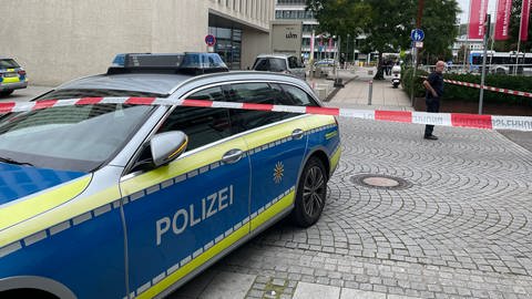 Anonyme Drohung bei den Bürgerdiensten in Ulm: Die Polizei war zunächst von einer Bombendrohung bei der Behörde ausgegangen.  