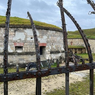 Die oberirischen Gebäude am Oberen Kuhberg. In einem Fort der ehemaligen Bundesfestung Ulm richteten die Nazis ein KZ ein. 