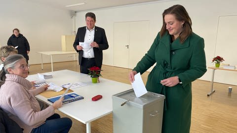 Die Kandidatin der Grünen, Lena Schwelling, hat am Nachmittag ihre Stimme abgegeben.