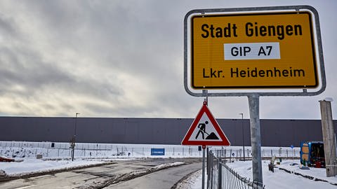 Neben dem Industriepark an der A7 bei Giengen an der Brenz soll ein Solarpark auf freier Fläche entstehen. Dagegen regt sich Protest.