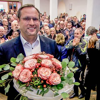 Der künftige Oberbürgermeister von Ulm, Martin Ansbacher (SPD), unmittelbar nach der OB-Wahl im Rathaus. 