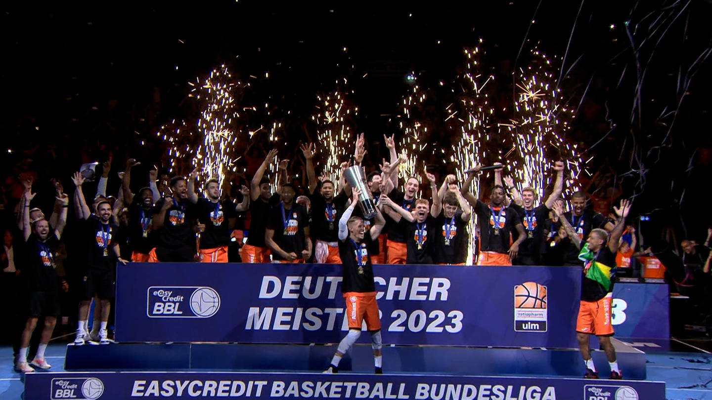 Ratiopharm Ulm hat im Jahr 2023 mit Kapitän Thomas Kleipeisz Basketball-Geschichte geschrieben und ist Deutscher Meister geworden.