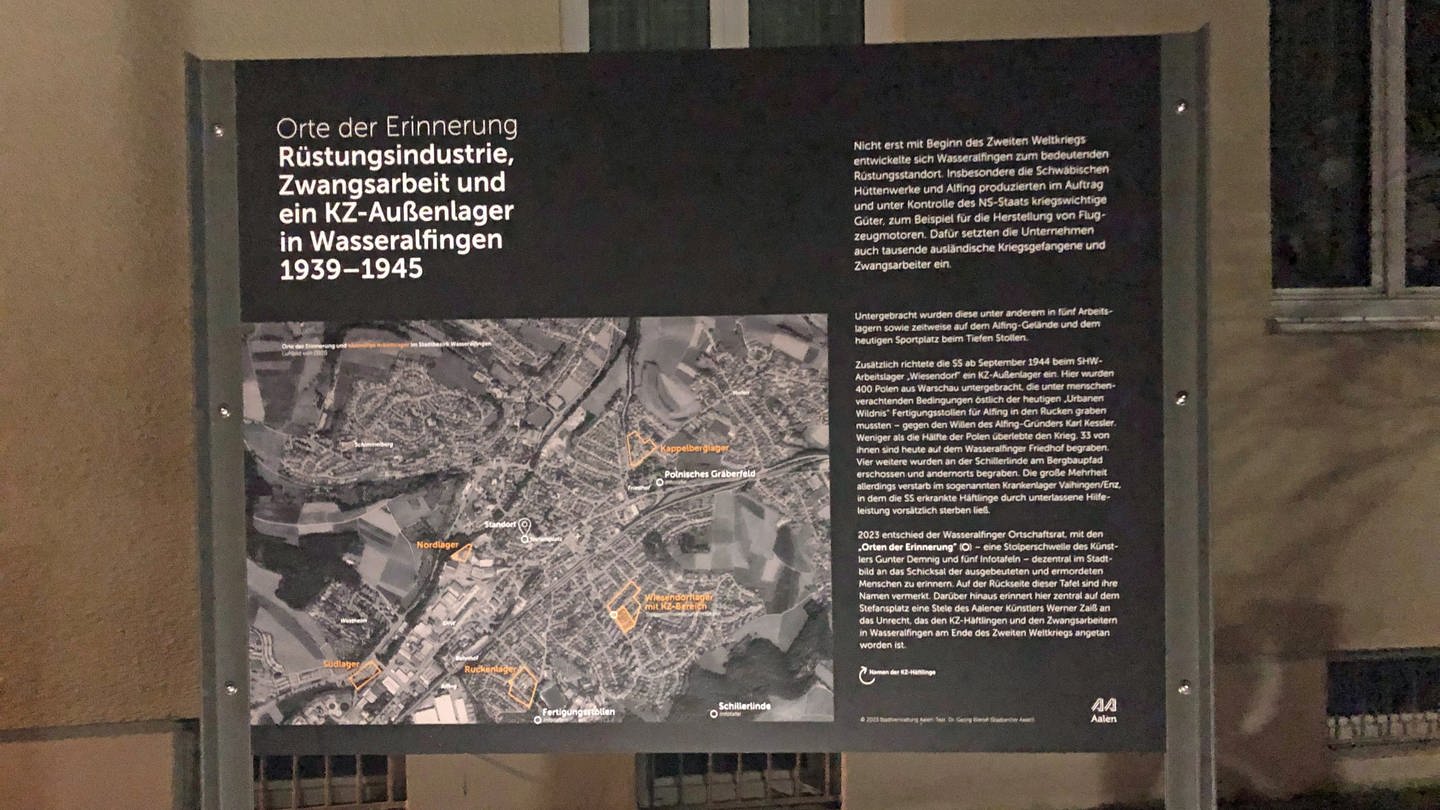 Gedenktafel vor dem Wasseralfinger Rathaus: Zum Gedenken der Opfer des KZ-Außenlager 