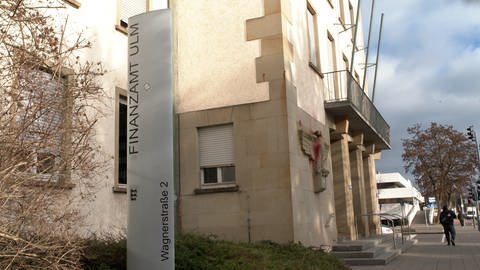 Das Gebäude des Finanzamts Ulm von außen, es soll das langsamste Finanzamt im Land Baden-Württemberg sein.