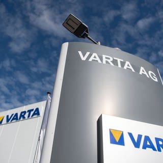 Produktionsgebäude von Varta in Ellwangen.Der Cyberangriff Mitte Februar wirkt sich immer noch auf VARTA aus. Die Industrie- und Handelskammer Ulm warnt: Auch kleinere Unternehmen werden aus dem Netz angegriffen.
