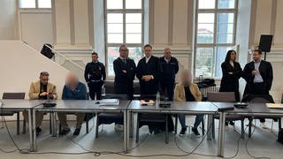 Angeklagte am Landgericht Ellwangen: Im Prozess um den Handel mit Captagon sind zwei Männer....