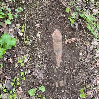 Eine deutsche Mörsergranate aus dem Zweiten Weltkrieg wurde neben der Landesstraße in Richtung Eselsburg (Landkreis Heidenheim) gefunden. 