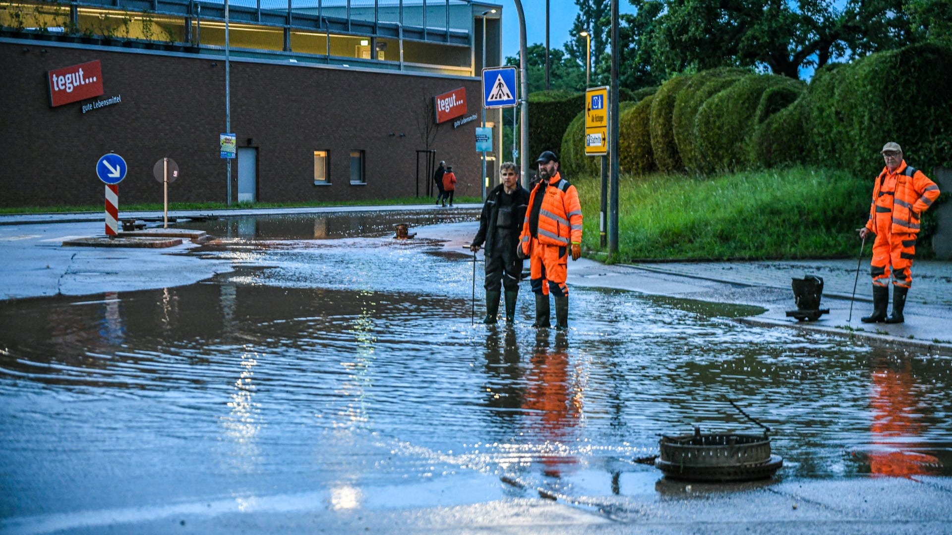 Gewitter und Starkregen - Straßen auf der Ostalb überflutet 
