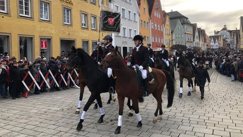 Kalter Markt in Ellwangen: Die eleganten Pferde des Reit- und Fahrvereins Röhlingen beim traditionellen Umzug im Januar 2023.