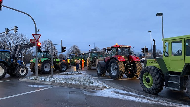 Auch in Langenau (Alb-Donau-Kreis) haben sich Landwirte versammelt.