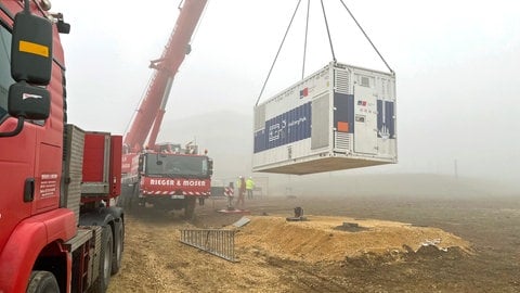 Am Campus der Technischen Hochschule wird am Dienstag der größte Energie- und Batteriespeicher Ulms aufgestellt. 