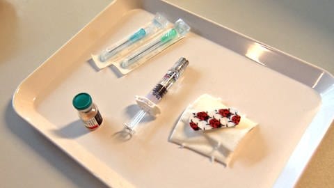 Impfbesteck gegen Masern in der Arztpraxis von Klaus Rodens in Langenau. 