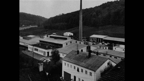 Eine schwarz-weiß Aufnahme der Wiesenthal-Hütte in Schwäbisch Gmünd um 1966. 