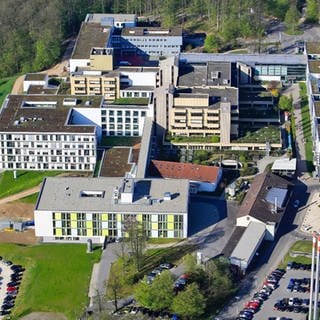 Luftaufnahme des Ostalbklinikums in Aalen. Mehrere Abteilungen wandern bis zur Fertigstellung der neuen Zentralklinik in Essingen dort hin ab.