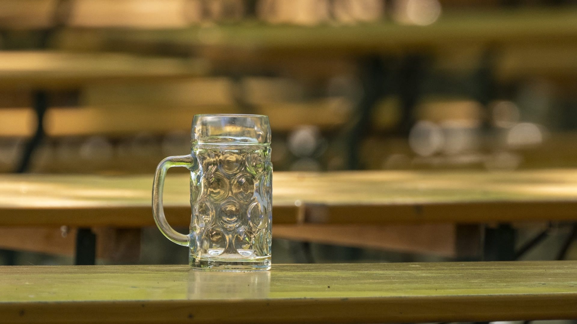 Mehrere Verletzte bei Guntiafest: Unbekannte werfen mit Bierkrügen
