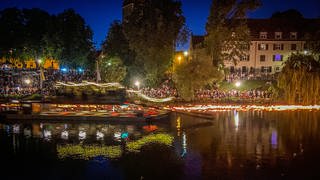  Die "Lichterserenade 2023" auf der Donau zwischen Ulm und Neu-Ulm. (Archivbild)