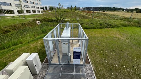 Die Gasturbine, die im Energiepark der Technischen Hochschule Ulm steht.