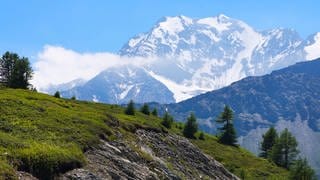 Bei einem Bergunfall in den Schweizer Alpen am Montag ist eine 45-jährige Frau aus dem Ostalbkreis abgestürzt und gestorben. (Archivbild)