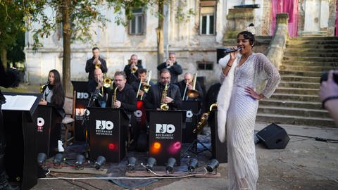 Alice Francis und das Bucharest Jazz Orchestra auf dem Donaufest 2024 in Ulm und Neu-Ulm. 