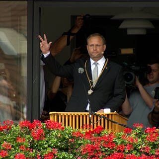 Ulms Oberbürgermeister Martin Ansbacher (SPD) hat die traditionelle Schwörformel auf dem Balkon des Schwörhauses gesprochen. 