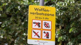 Bekommt Ulm bald eine Waffenverbotszone? Ulms Oberbürgermeister Martin Ansbacher (SPD) ist für den Vorschlag im neuen Maßnahmenpaket für Sicherheit und Sauberkeit. Die Stadt soll so sicherer werden.