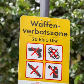 Bekommt Ulm bald eine Waffenverbotszone? Ulms Oberbürgermeister Martin Ansbacher (SPD) ist für den Vorschlag im neuen Maßnahmenpaket für Sicherheit und Sauberkeit. Die Stadt soll so sicherer werden.