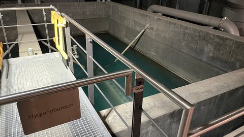 Ein Aufbereitungsbecken der Landeswasserversorgung in Langenau: Hier wird in vielen Schritten aus trübem Donauwasser klares Trinkwasser