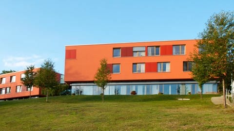 Das Seniorenheim Alexanderstift in Lorch im Ostalbkreis wird Mitte des kommenden Jahres wegen Personalmangels schließen. 