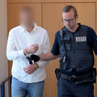 Ein 36-jähriger Feuerwehrmann wurde vom Ulmer Landgericht zu neuneinhalb Jahren Gefängnis verurteilt.