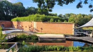 Ein Teil der Bundesfestung Ulm liegt im heutigen Glacis-Park - die Caponniere 6 steht hinter der Seebühne.