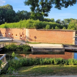 Ein Teil der Bundesfestung Ulm liegt im heutigen Glacis-Park - die Caponniere 6 steht hinter der Seebühne.