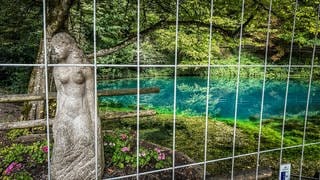 Die Schöne Lau am Blautopf hinter Gittern: Das Areal rund um die Karstquelle wird für rund 17 Millionen Euro saniert und umgebaut.