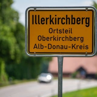 Erleichterung nach der Abschiebung eines Straftäters aus Illerkirchberg: Menschen aus der Gemeinde und Politiker haben die Ausweisung eines Vergewaltigers nach Afghanistan begrüßt.