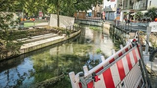 An dieser Stelle am Fluss Kleine Blau in Ulm soll die moderne und nachhaltige Fußgängerbrücke entstehen.