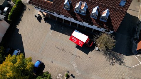 Der Königsbronner Marktplatz von oben. Ein einziger Beschicker ist übrig geblieben. 