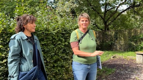 Susanne Steck und Sabine Kröber leiten gemeinsam die "Stadtgrünführungen" in Ulm.