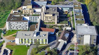 Sondersitzung des Kreistags zur Zukunft der Krankenhäuser im Ostalbkreis: Nach jahrelangem Streit soll das Zukunftskonzept endgültig beschlossen werden. 